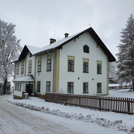 Stara Skola Hedec Aparthotel Kraliky Luaran gambar