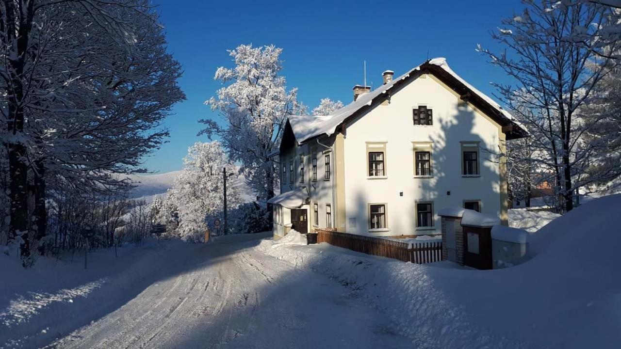 Stara Skola Hedec Aparthotel Kraliky Luaran gambar