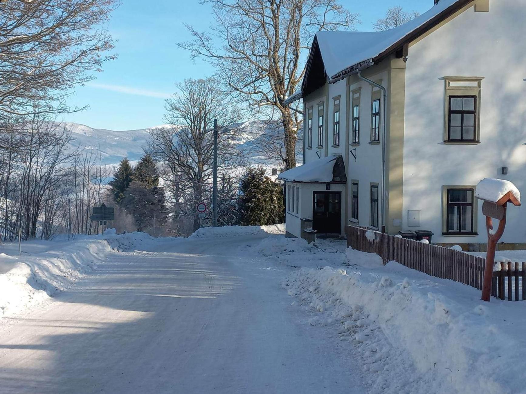 Stara Skola Hedec Aparthotel Kraliky Luaran gambar